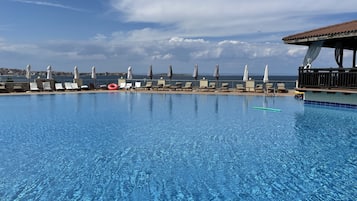 室外游泳池