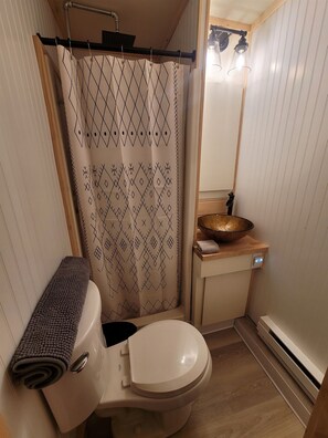 淋浴/盆浴组合、吹风机、毛巾