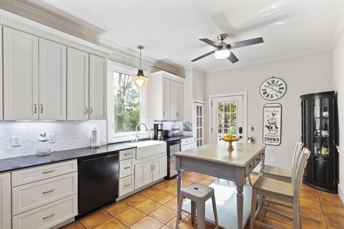 Entire 4 Bedroom Historic Charleston House
