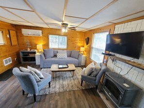 Smart-TV, Kamin, DVD-Player, Videothek