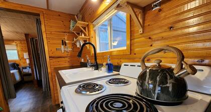 The Channel Cabin with HOT TUB!
