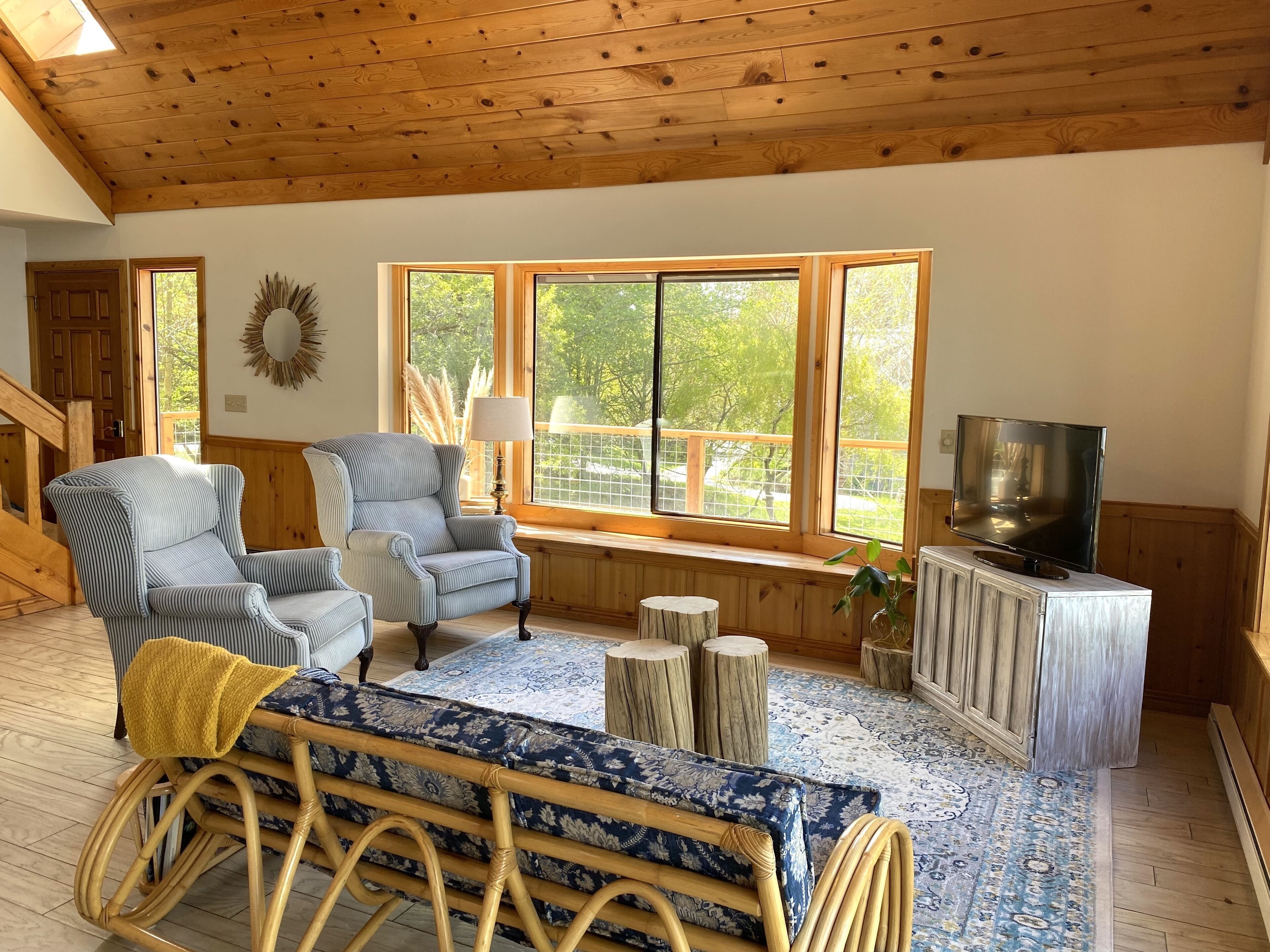 Waterfront sunset cabin - 2 bedrooms + sleeping loft