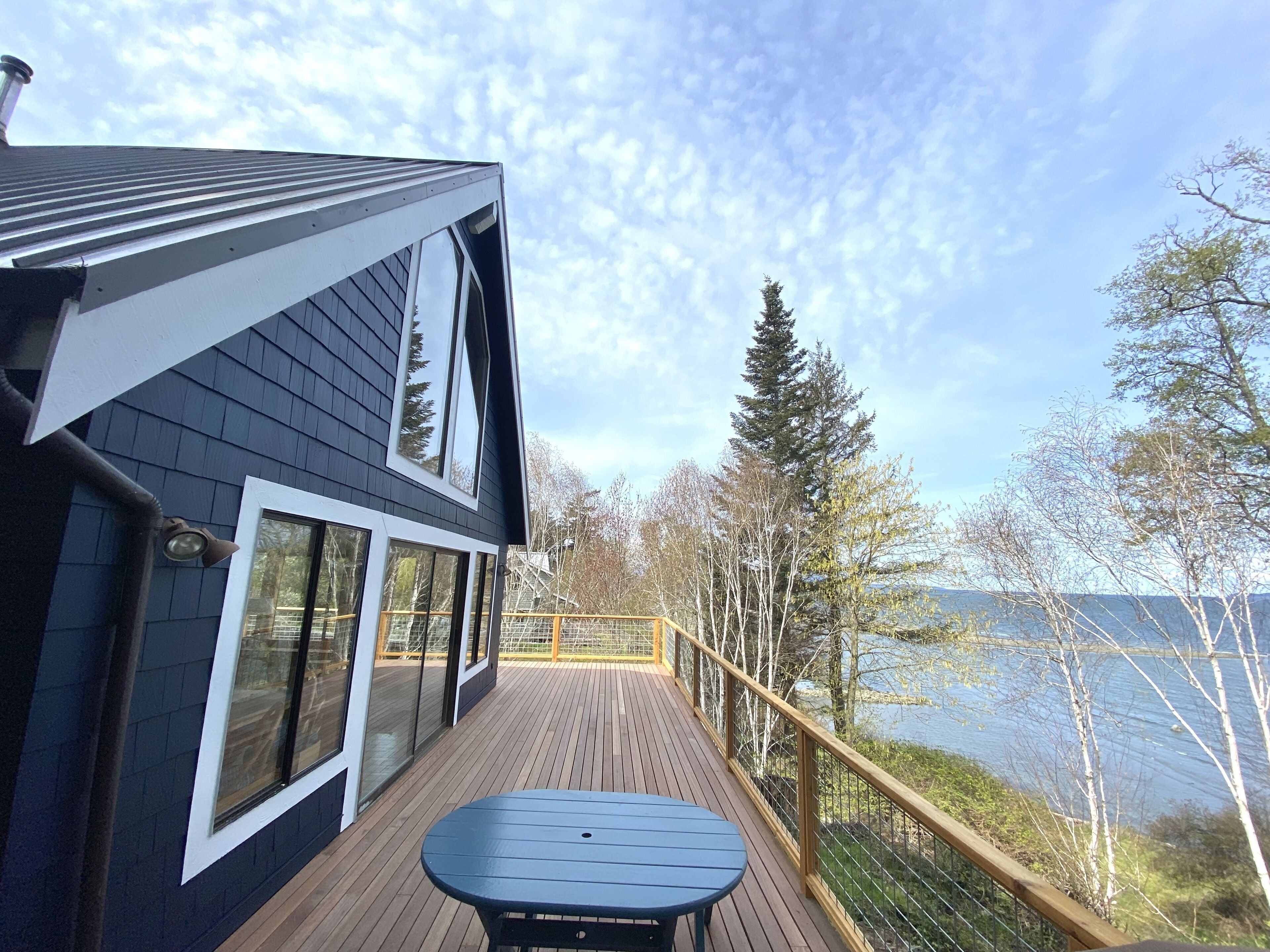 Waterfront sunset cabin - 2 bedrooms + sleeping loft