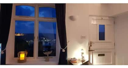 Stunning River Views Await You at Our Idyllic Devon Cottage