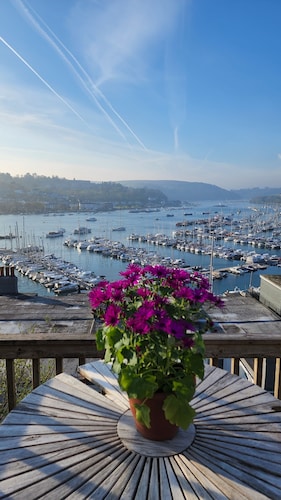 Stunning River Views Await You at Our Idyllic Devon Cottage