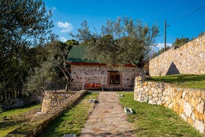 Garden view - Mira House  (Ayvalik)