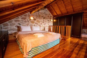 Comfort Cottage | Egyptian cotton sheets, premium bedding, minibar, individually decorated - Mira House  (Ayvalik)