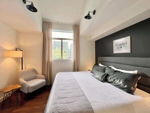 2 slaapkamers, een strijkplank/strijkijzer, reisbedje, wifi