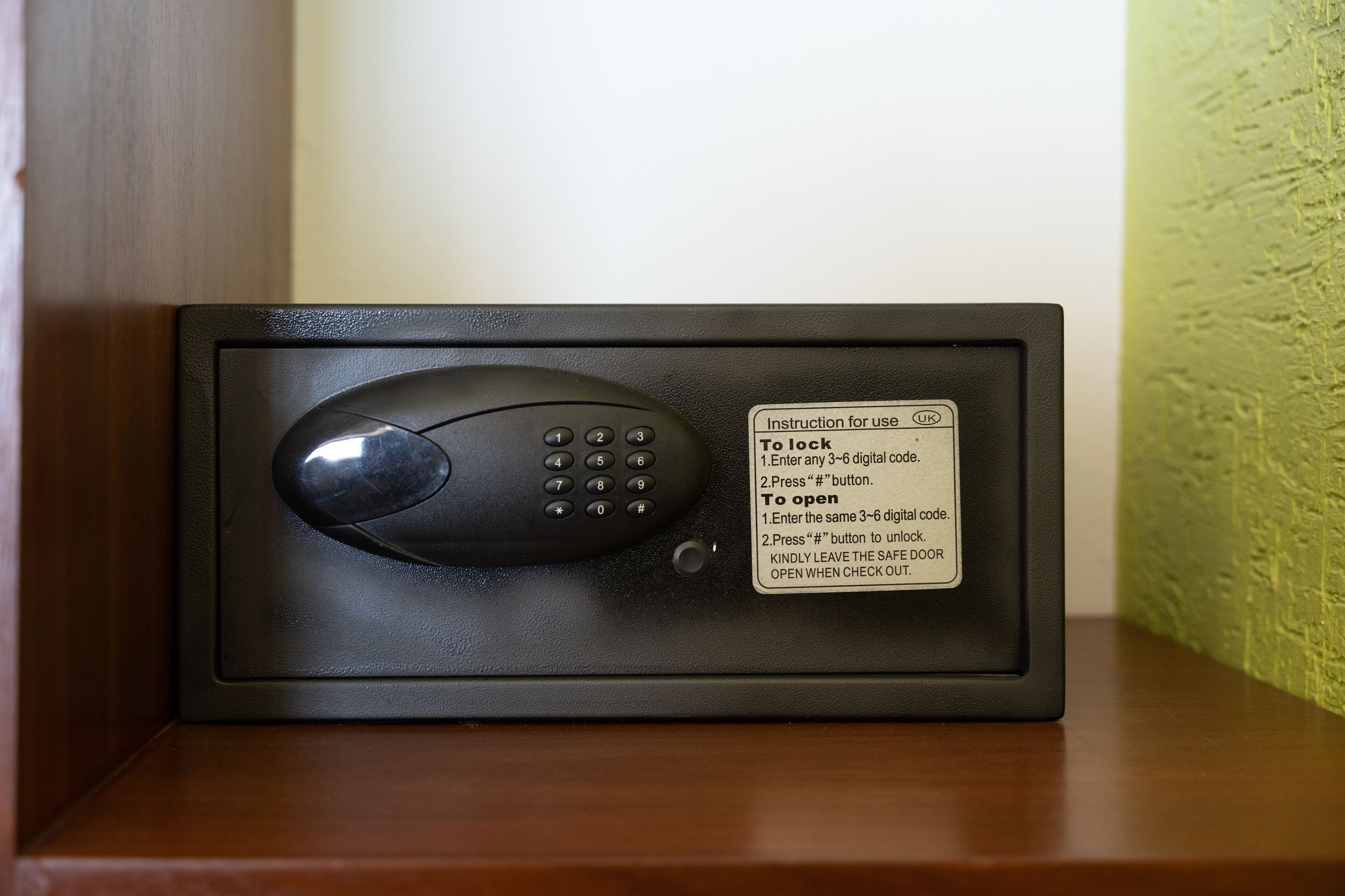 junior suite king | in-room safe, soundproofing, free wifi, bed sheets