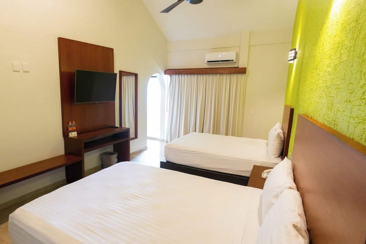 In-room safe, soundproofing, free WiFi, bed sheets