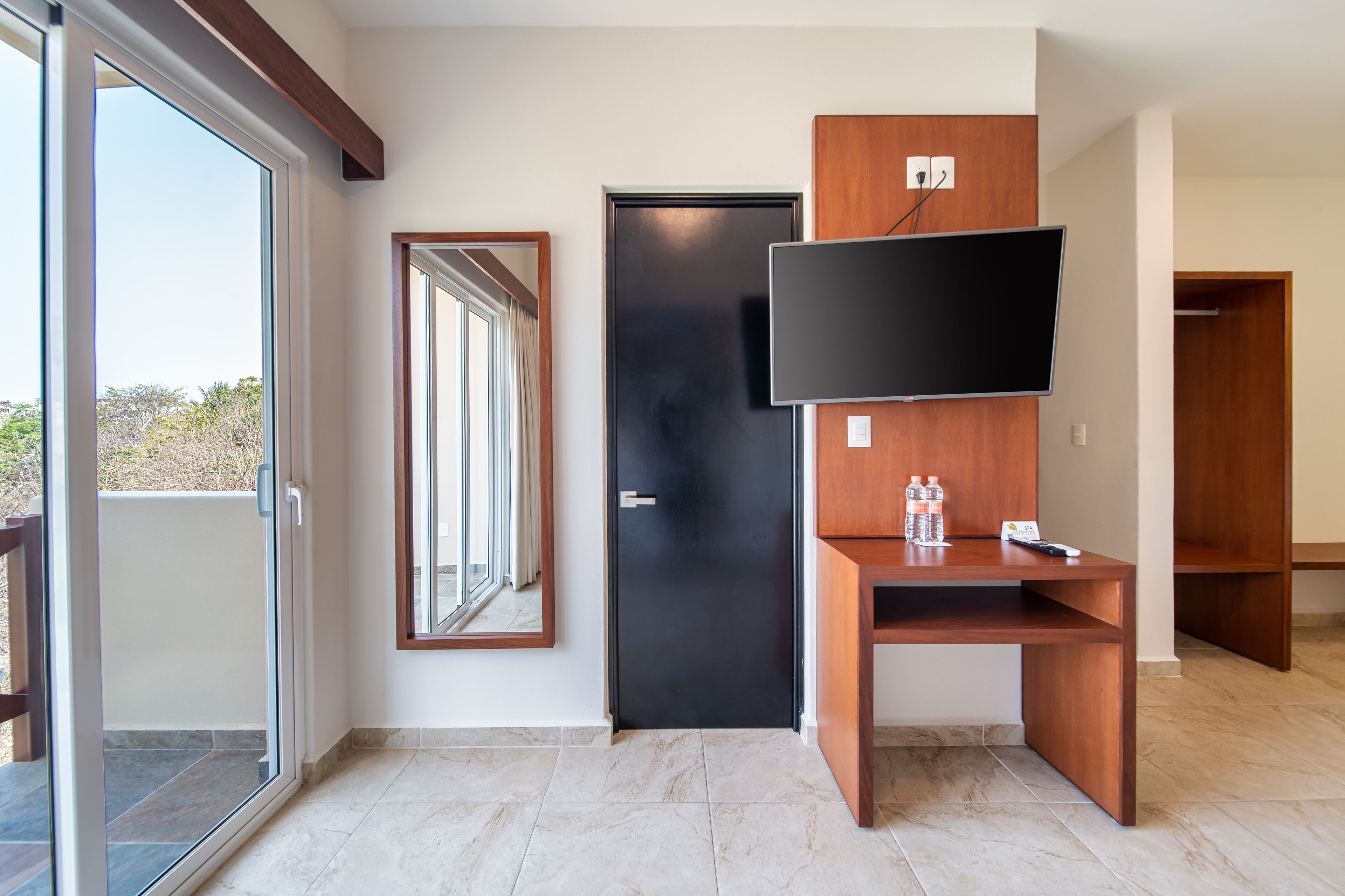 suite familiar | in-room safe, soundproofing, free wifi, bed sheets