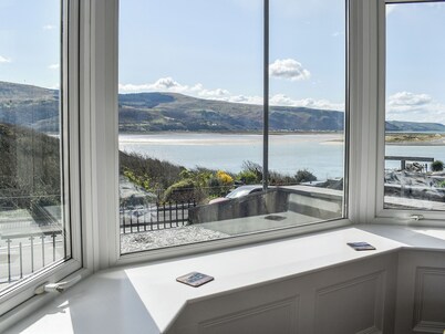 2 bedroom accommodation in Barmouth
