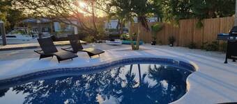 Gorgeous 3/2 SFH brand-new pool & spa,30ft dockage