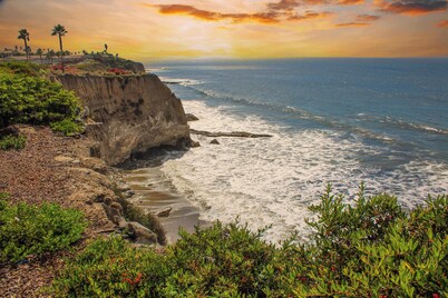 Coastal Retreat | Hot Tub | Walk to Pismo
