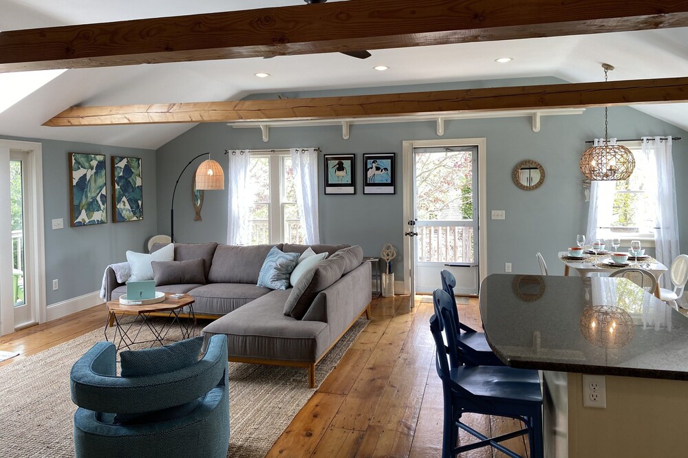 Sunny Updated Chatham Village 2 Bedroom Condo W/ Large Private Deck
