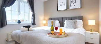 Grange House • Free Parking • Garden • Super-Fast Wifi • Smart TVs with Netflix • Yoko Property