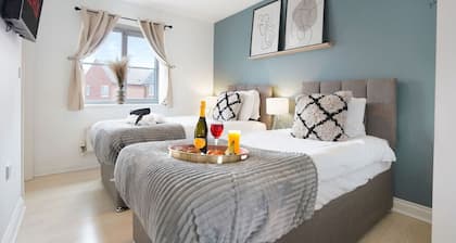 Grange House • Free Parking • Garden • Super-Fast Wifi • Smart TVs with Netflix • Yoko Property