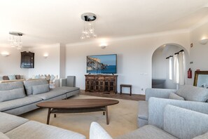 Smart-tv en een open haard