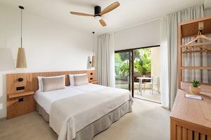 Habitación doble superior, balcón | Edredones de plumas, caja fuerte, cortinas opacas y wifi gratis