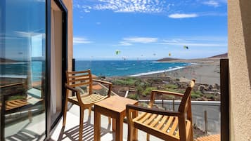 Dobbeltrom – superior, balkong, sjøutsikt | Dundyner, safe på rommet, blendingsgardiner og wi-fi (inkludert)