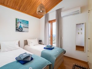 4 bedrooms, in-room safe, iron/ironing board, free WiFi