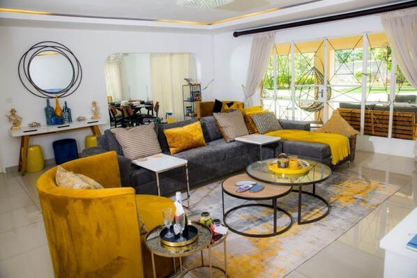 تلفزيون ذكي، كُتُب، طابعة