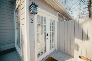 Exterior detail - Walkable Near Downtown/Hospital/Belmont/Vandy-2 (Nashville)