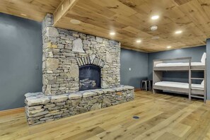 9 slaapkamers, een strijkplank/strijkijzer, reisbedje, wifi