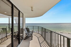 Terrace/patio - The Blue Haven offers spacious luxury, beachfront w/stunning wrap-around balcony (Panama City Beach)