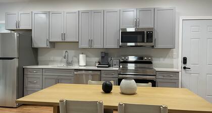 Cozy 2 bd 1.5 bath less than a mile from Encore