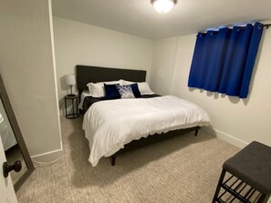 5 slaapkamers, een bureau, een strijkplank/strijkijzer, gratis wifi