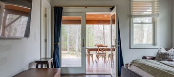 Secluded Couples Spa Sanctuary with HotTub!