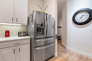 Interior - Newly renovated beautiful second floor condo in Bahama Bay (Davenport)