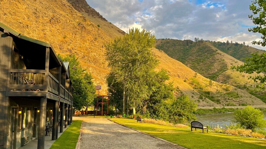 Steelhead Lodge