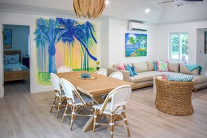 Dining - 2 minute walk to Green Turtle Club/Marina. 2br, 2.5 Ba! Fully renovated 2023! (Green Turtle, Abaco)