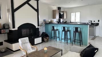 Televisie en een open haard