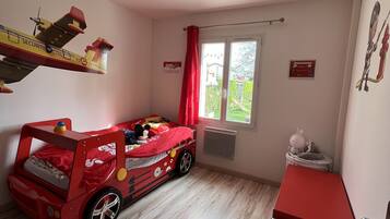 2 chambres, fer et planche à repasser, lit parapluie, Wi-Fi