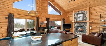 Fairway Pines Retreat - Golf, Ski & Wine Escape