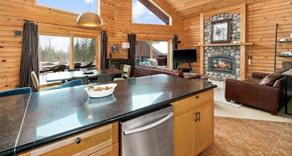 Fairway Pines Retreat - Golf, Ski & Wine Escape