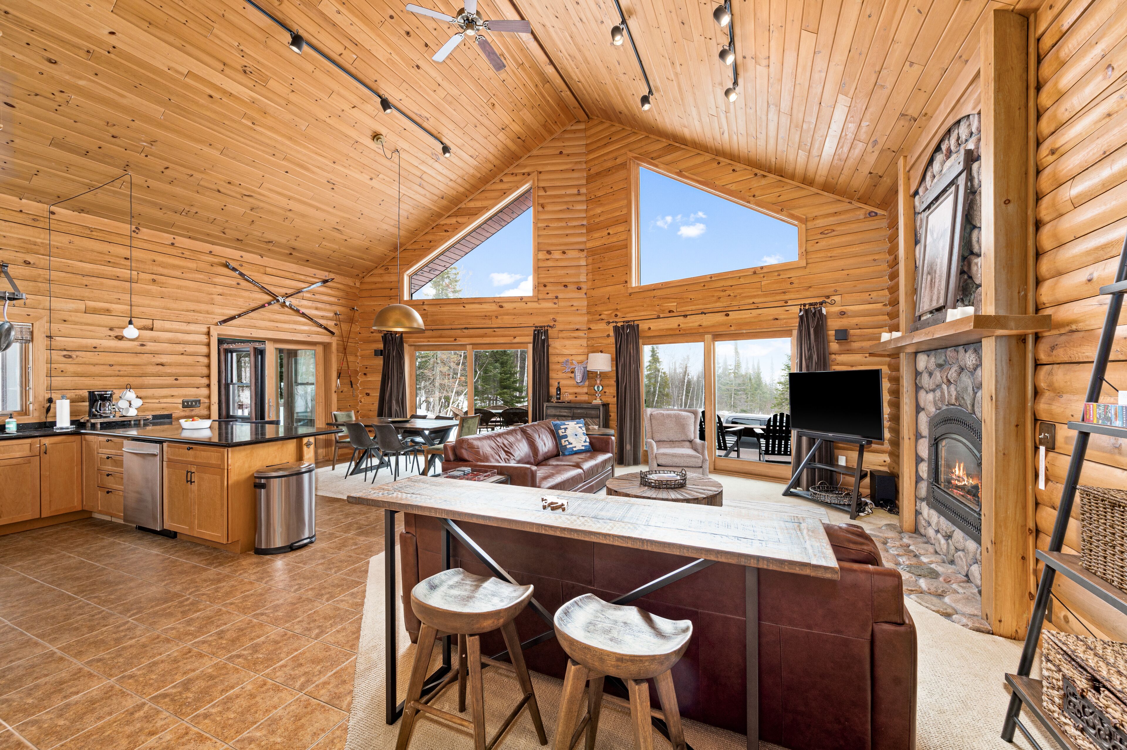 Log Cabin on Superior National Golf Course & Minutes to Outdoor Fun