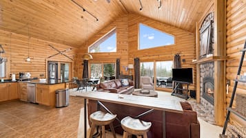 Smart TV, fireplace
