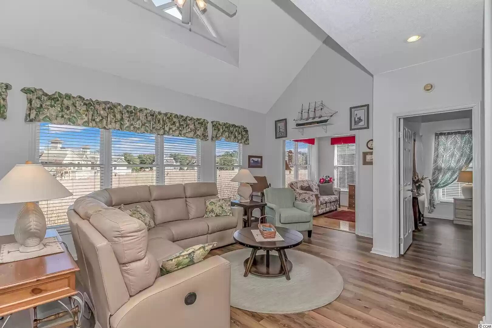 Beautiful Golf / Family Vacation Getaway! 10 minutes to beach!