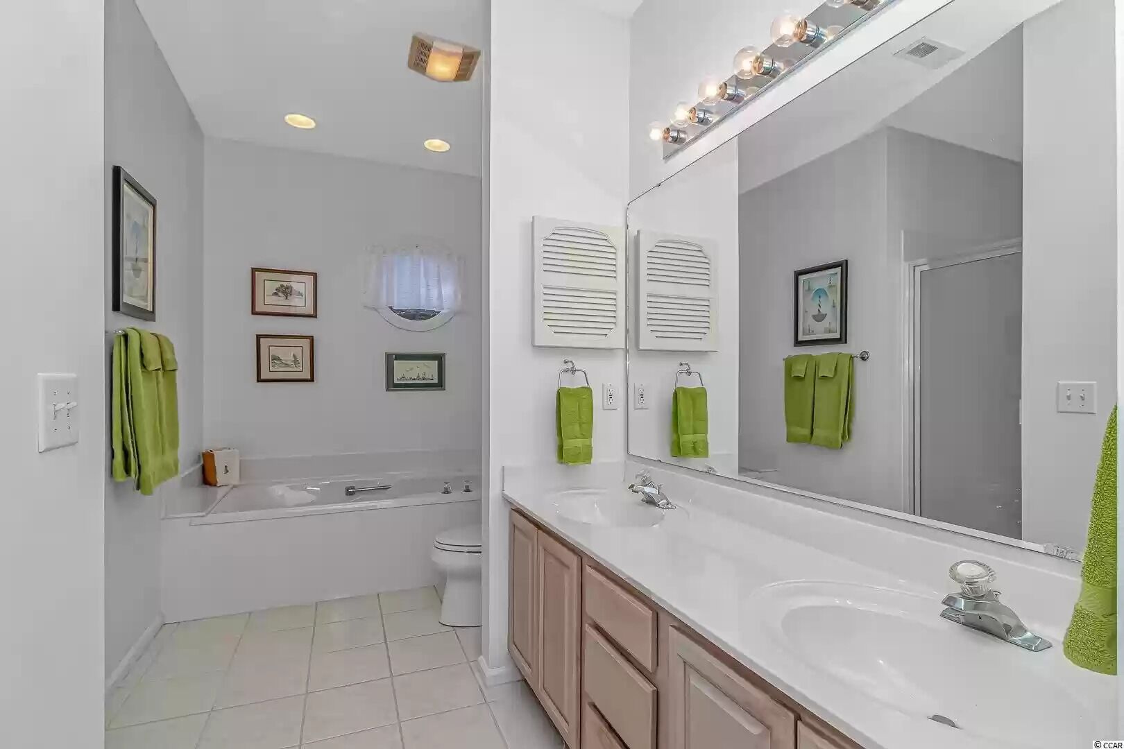 Beautiful Golf / Family Vacation Getaway! 10 minutes to beach!