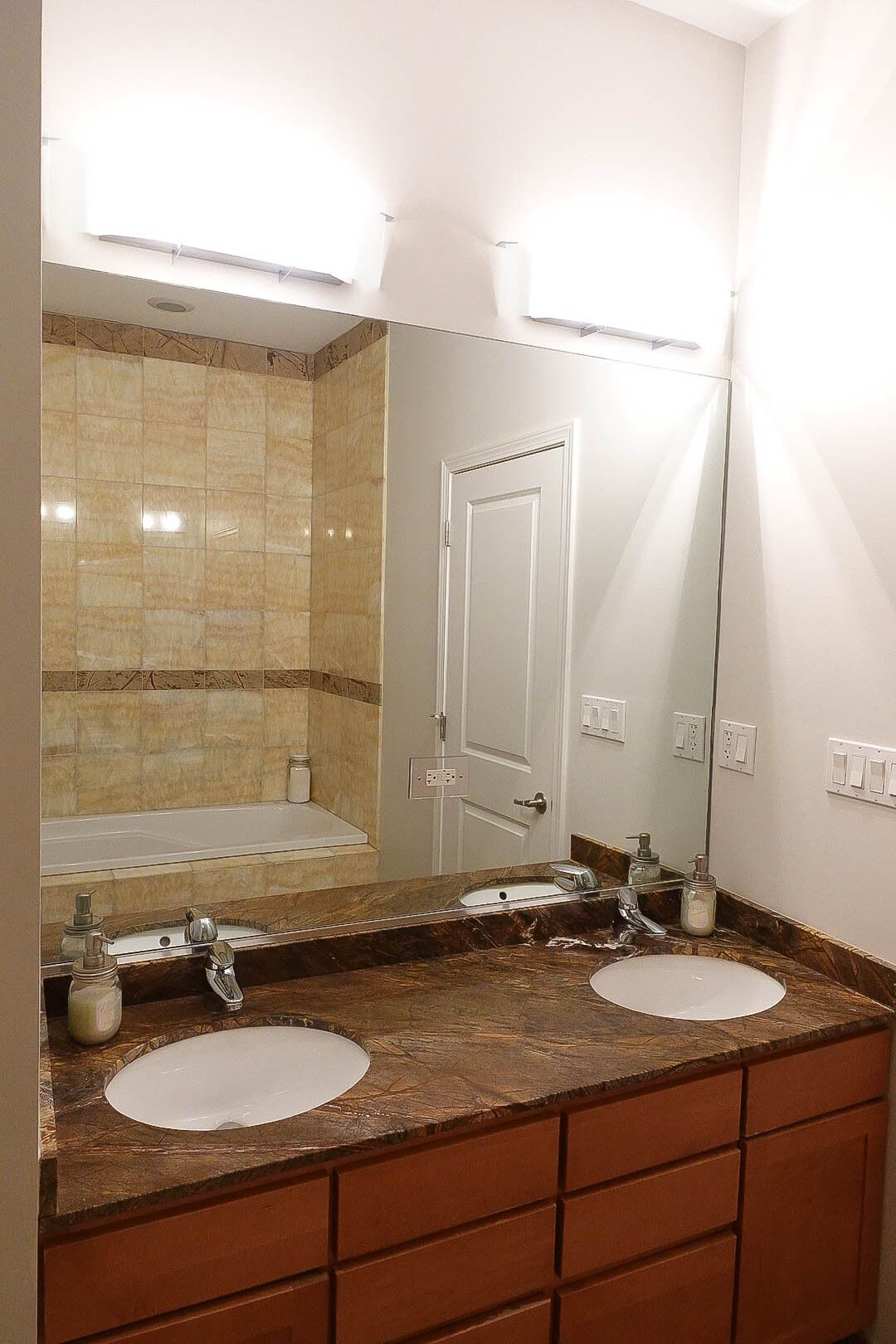 Modern Chicago Condo near United Center & Downtown