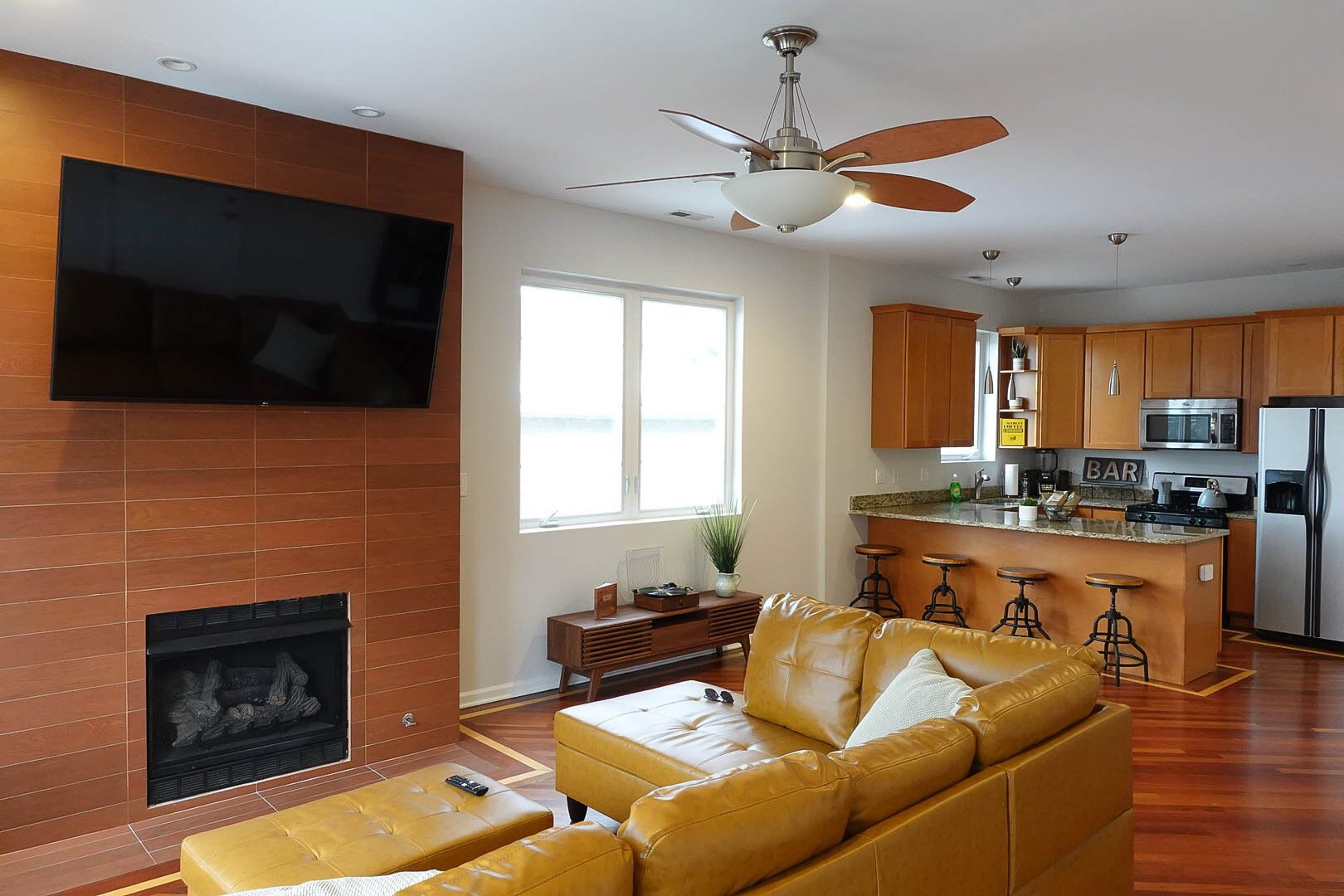 Modern Chicago Condo near United Center & Downtown