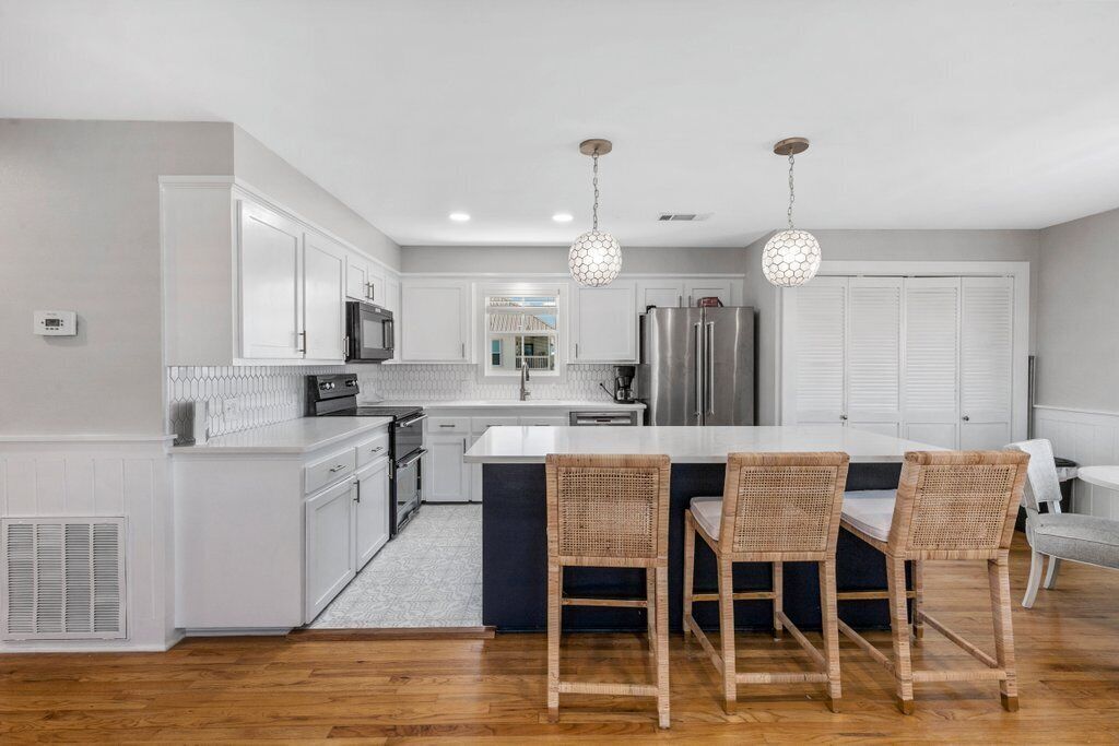 冷蔵庫、電子レンジ、オーブン、コンロ