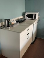 Room | Memory foam beds, laptop workspace, free WiFi, bed sheets