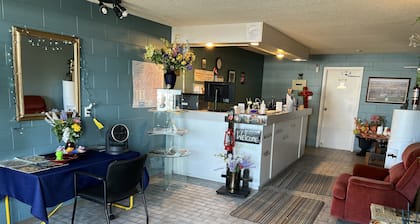 Earlton Motel