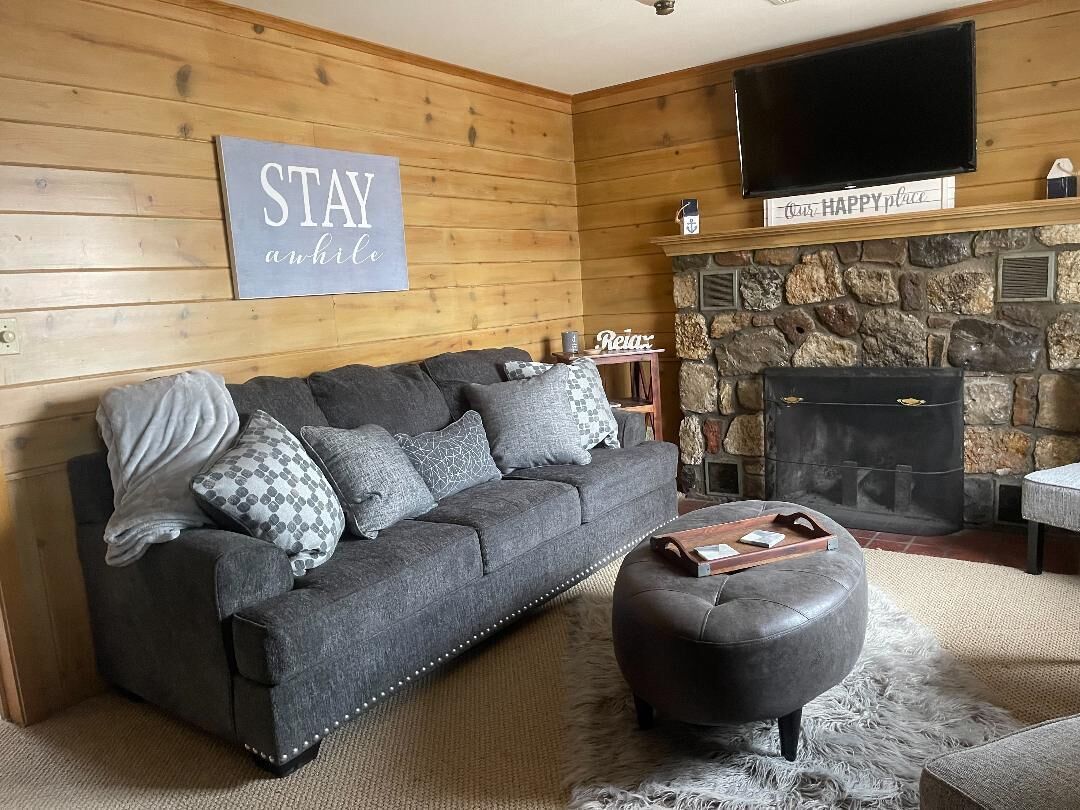 The Lake House is a cozy 2 bedroom at Stony Point