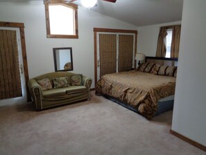 5 bedrooms, free WiFi, bed sheets